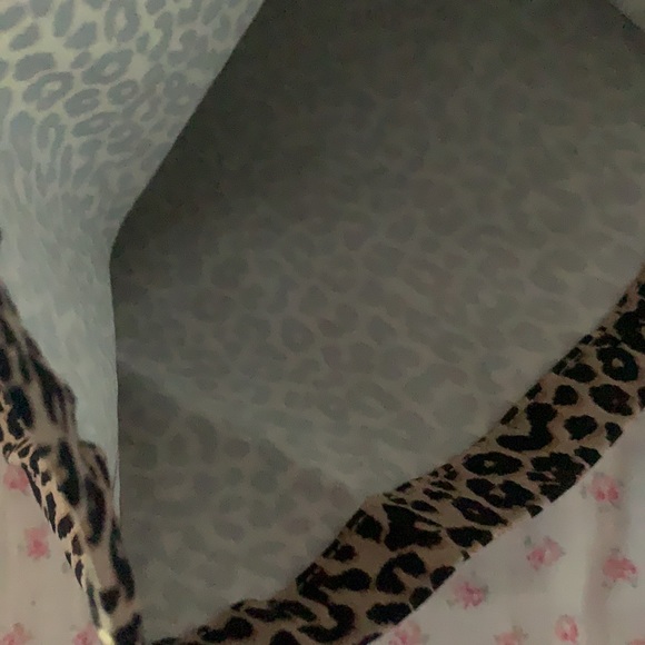 Leopard mini skirt with small side slit🍓🐆!! - Picture 6 of 6